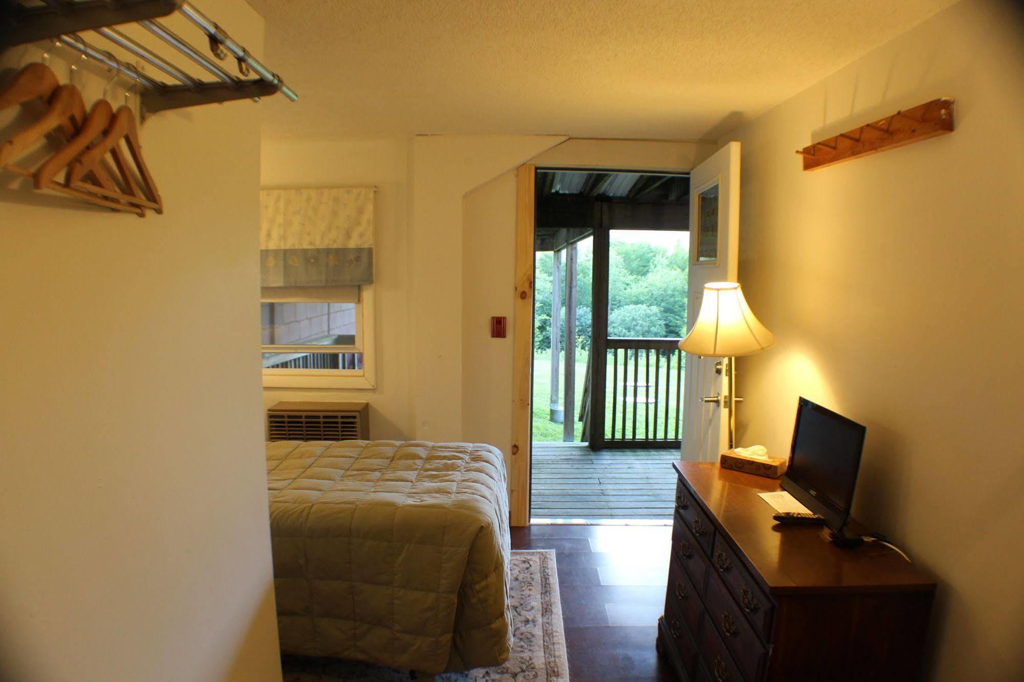 Bromley View Inn Bondville Eksteriør bilde